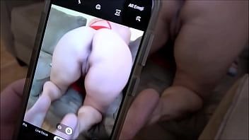 Jouer Sexe avec une blonde sur le lit fixé dans la cour