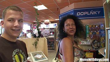 Reproducir Películas de video xxx gratis, chicas con el coño peludo penetradas por un hombre negro