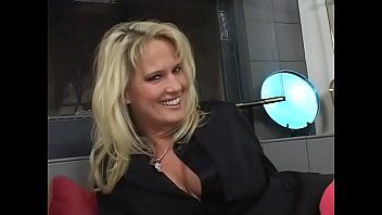 Reproduzir Xxx com garotas russas, uma adora brincar e a outra adora fazer sexo
