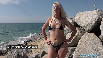 Play The Spanish schoolgirl does xxx at night in public
