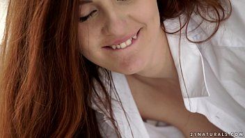 Abspielen Die Russin, die nach dem Oralsex in ihrem Arsch steckt