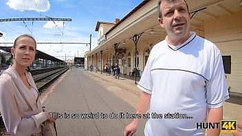 Reproducir Entra en la estación una actriz xxx muy enamorada del pene