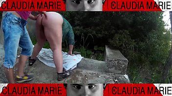 Reproduzir É importante para ela fazer xxx em público