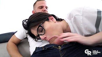 Abspielen Fabelhafter Analsex mit einer wunderschönen jungen Frau