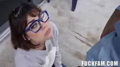 Reproducir Las pequeñas adolescentes Ryder Rey y Lilith Grace se enfrentan a Mike Avery en un encuentro duro