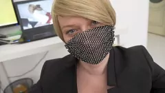 Reproduzir Office Milf não consegue resistir ao pau do chefe: punheta gostosa e ação de boquete