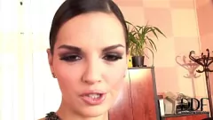 Jouer Orgasme au bureau d'Eve Angel : masturbation en solo avec lingerie et jouets