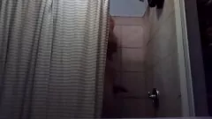Redă Show -ul de duș cald și umed al lui Butch Baggins