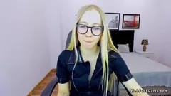 Reproducir Euro Babe from Bielorrus expone pequeñas tetas en la webcam en vivo