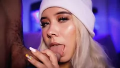 Odtwórz Urocza blondynka Latina Babe DeepThroats twardy kutas z pasją