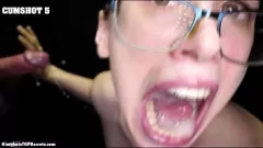 Reproduzir Gloryhole Go Wild: Big White Cock Adventure de Jackie