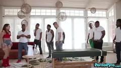 تشغيل Curvy Carmen Valentina interracial Gangbang