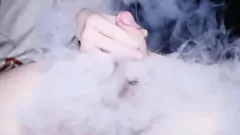 Redă Orgasm inel de erecție: Fumatul tânărului fumat fierbinte fără mână