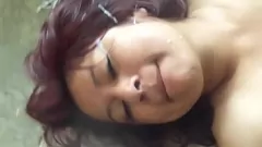 Redă BBW MILF curvă Paola ia o pula mare în doggystyle și primește o facială
