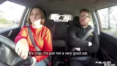 Riproduci La bruna procace diventa cattiva nel sesso di auto di auto