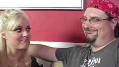 Odtwórz Pasja międzyrasowa: czarny kutas i blondynka MILFS 2