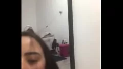 Reproduzir Garota amadora sexy implorando para ter sua buceta espancada com um pau grande