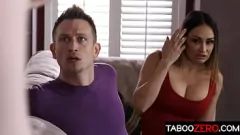 Reproducir Una madrastra lujuriosa y la novia de su hijastro en un trío prohibido con grandes tetas y sexo familiar tabú