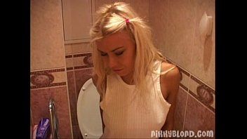 Odtwórz Brunetka uprawia seks xnxx i robi loda swojemu kochankowi