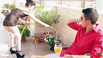 Reproduzir Jardineira sexo com o chefe quando saiu de casa sotiasa chega em casa e começa a foder