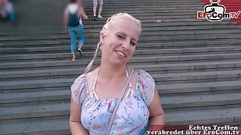 Play Blonde hanging in public in the woman of a public institution