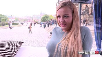 Redă Xnxx in centrul capitalaului cu o adolescenta fututa de un barbat de 50 ani