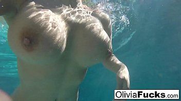 Play Xxx in the water with an instructor who teaches her to swim