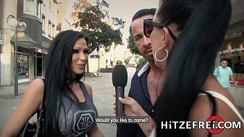 Redă parteneri filmat de reporterita cand fac sex la iarba verde