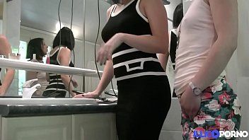 Redă mya si estelle se masturbeaza in leagan si fac futai cu gradinaru